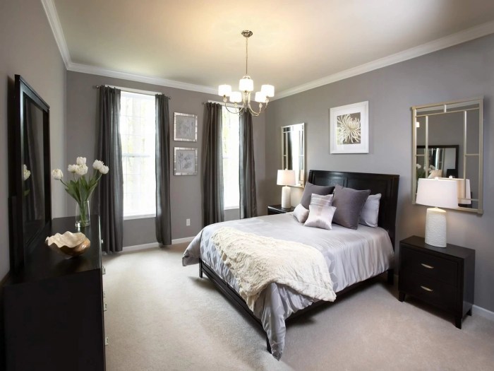 Black and white small bedroom decor