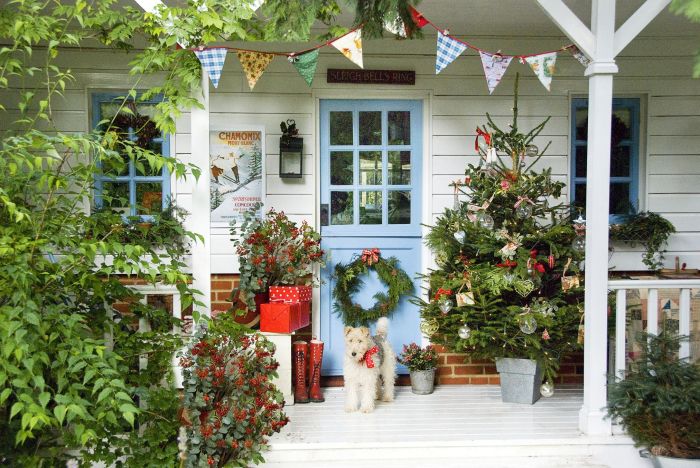 Christmas decor for small front porch