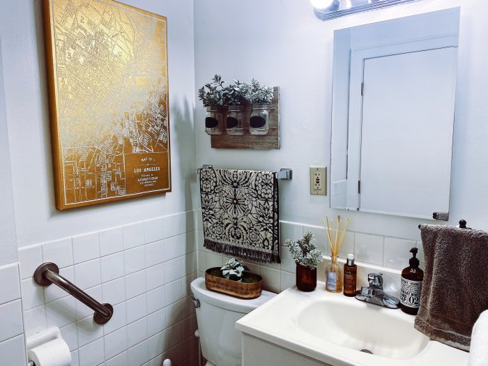 Apartment small bathroom decor ideas