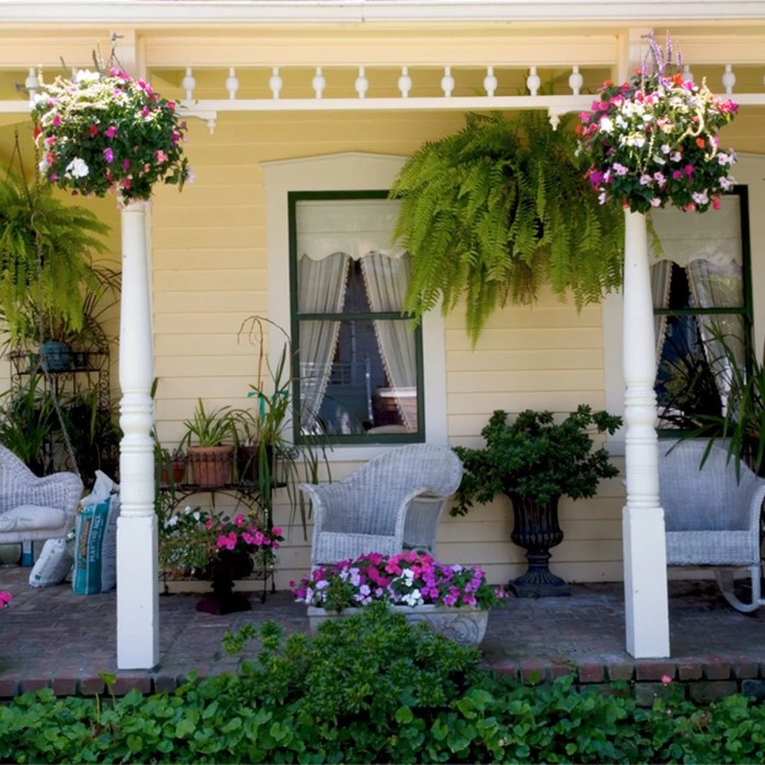 Decor for a Small Front Porch: Creating a Welcoming Space