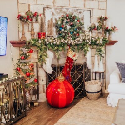 Christmas Decor for Small Living Rooms: Tips and Ideas