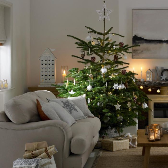 Christmas Decor for Small Spaces: Making the Most of Every Inch