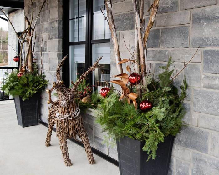 Christmas Decor for Small Balconies: Festive Ideas for Limited Space